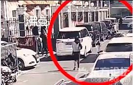女童在母亲眼前滑滑板被撞身亡,肇事司机已被警方控制