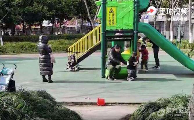 女子公园偷拍小孩被家长报警 ,家长:她拍完发给别人