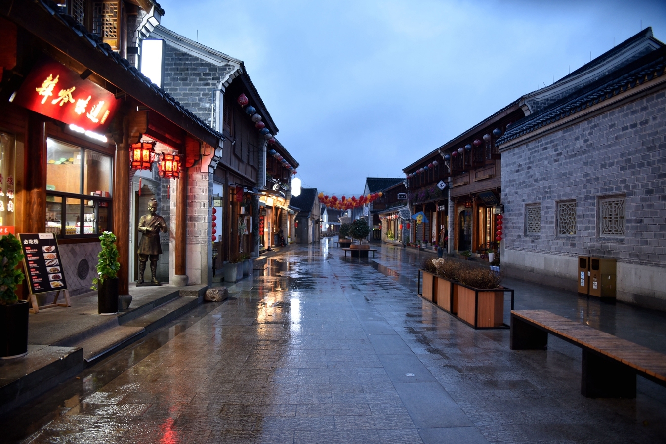 元宵夜游韩岭,老街门可罗雀,吃的这餐饭不敢恭维