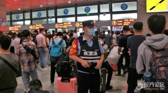 这个人从众𠈌的“五一”,5.3万余警力护你平安出行