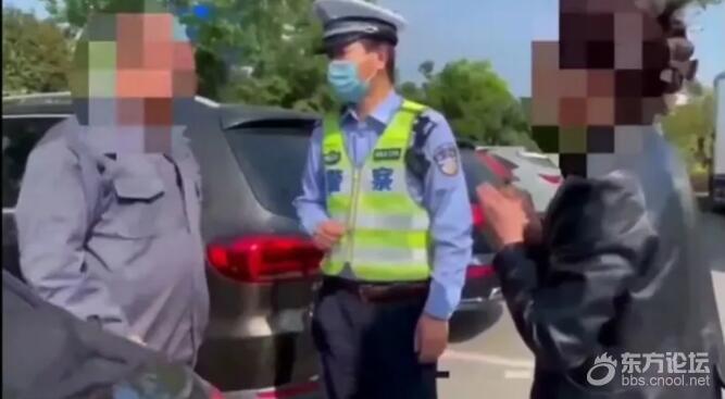 暖心!高速路上,民警做起了“代驾”