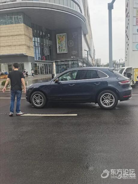 牌还没上!宁波人刚提的保时捷,一上路就被女司机刮擦...