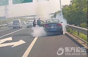 湖州一消防员高速上路遇起火,和父亲一起当街灭火