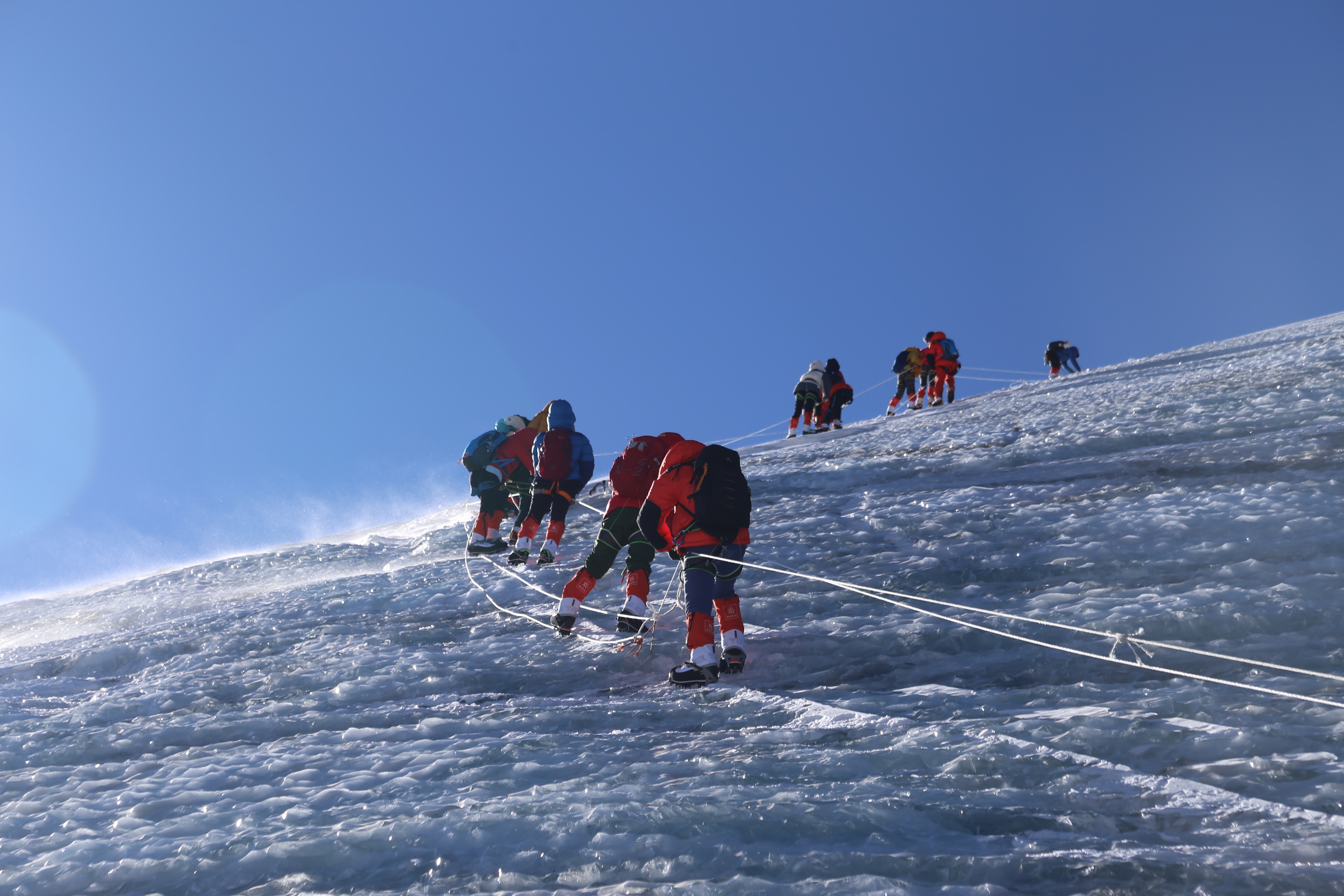登顶人生第一座六千级雪山终极目标珠峰