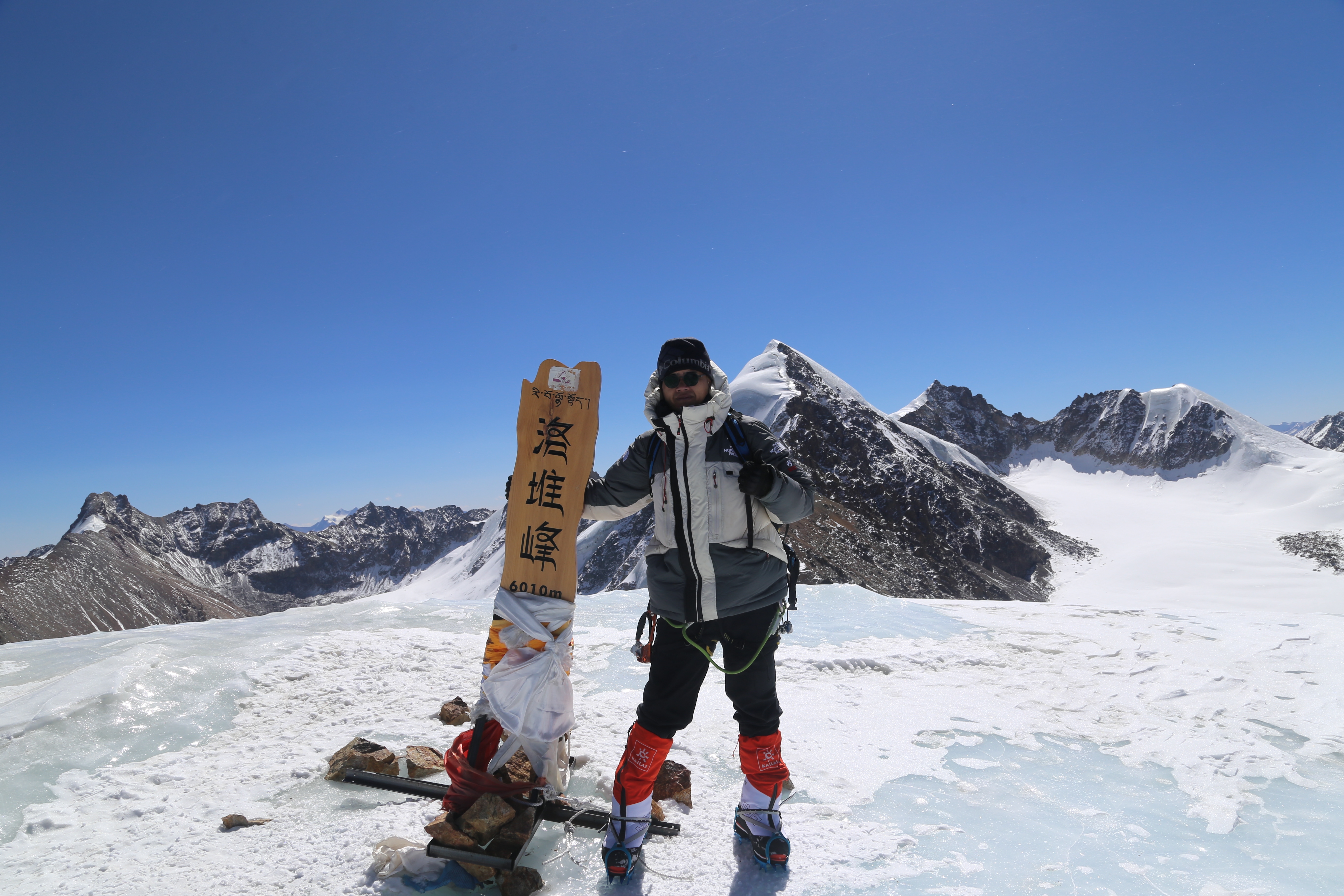 登顶人生第一座六千级雪山终极目标珠峰