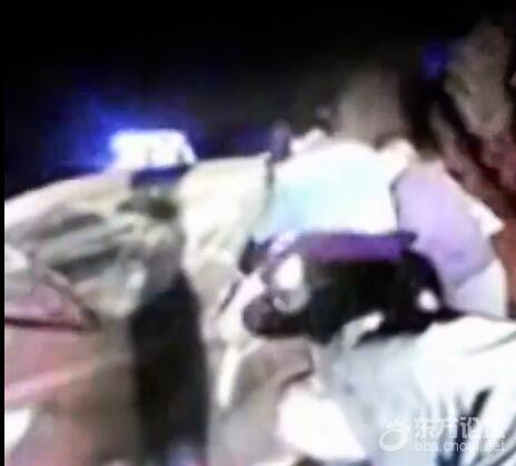 高速路上停车睡觉被大车追尾 一觉醒来已在医院