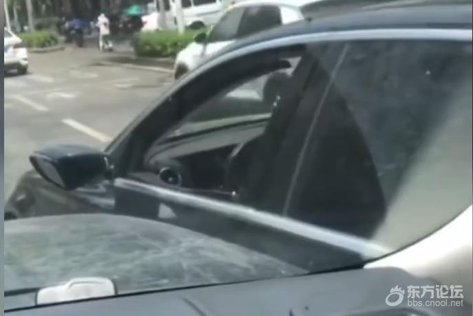 路怒症患者?奔驰当街别车吓得车主哭喊报警