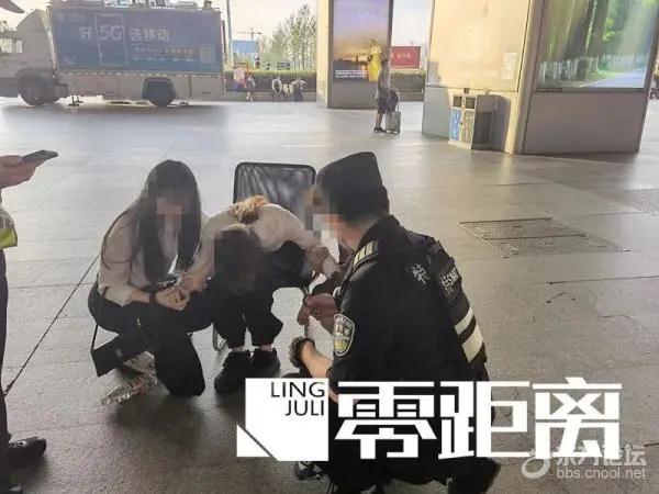 女子等人等不到,突然眼神迷离晕倒在地,专家:这是中毒