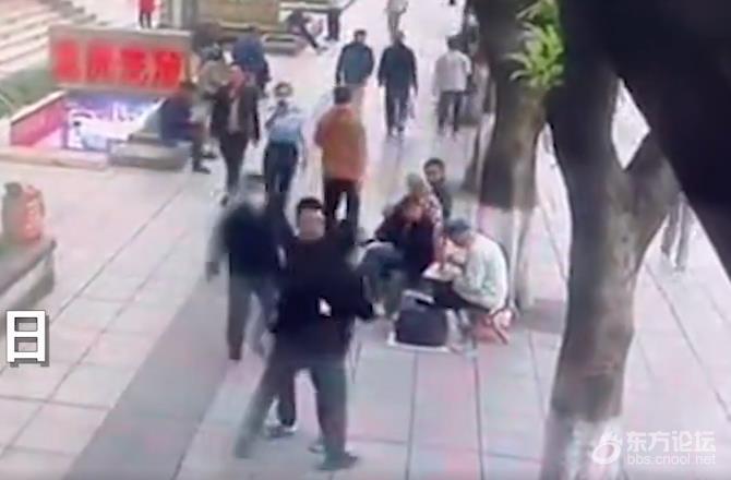 网上逃犯带女友街头算命问姻缘 下一秒被民警擒获