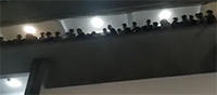 男生要表白女孩未出现大家大喊退钱