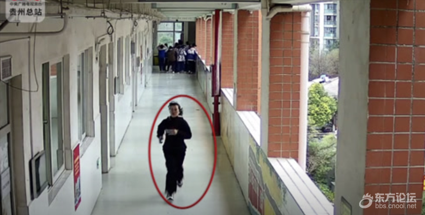 地震来临,她“扔下”儿子先跑了……