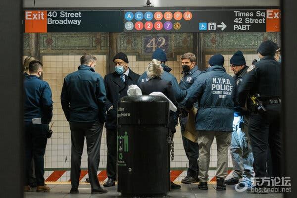 美国纽约地铁站发生恶性事件：亚裔女子被推下轨道，遭碾压当场死亡