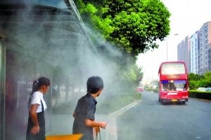 宁波这个公交站能喷雾降温，12年了，还会喷雾吗