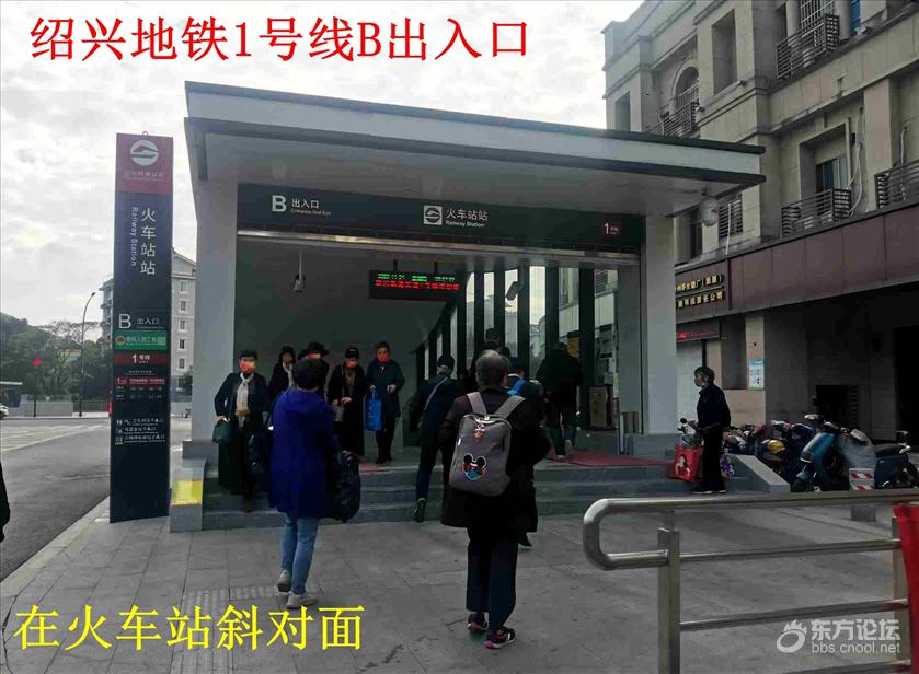 乘上地铁到杭州，去岳王庙和曲院风荷去游玩，惬意