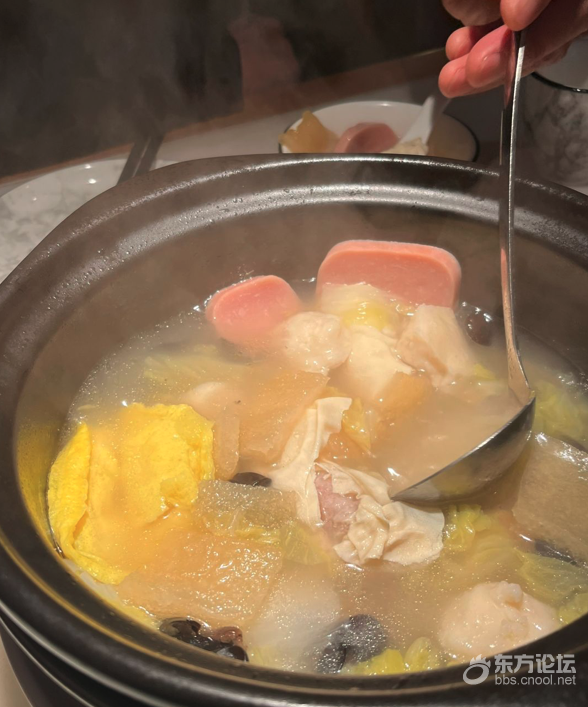 在涌上外婆桥点了份三鲜汤，里面全都是预制的丸子