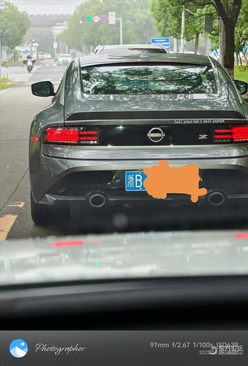 今日上班路，莫名奇妙的被一辆轿跑别车，太生气了