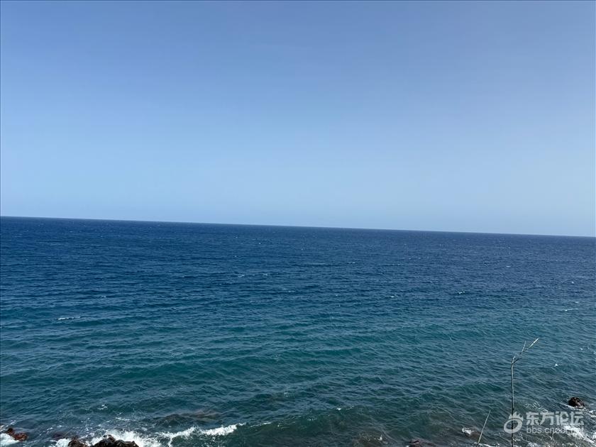 终于来到海边，海水真蓝，离赤道也不远，也在岛上