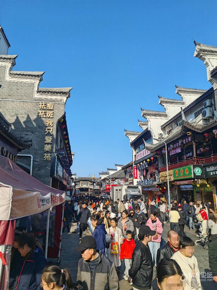 周末的鼓楼可以说是人山人海